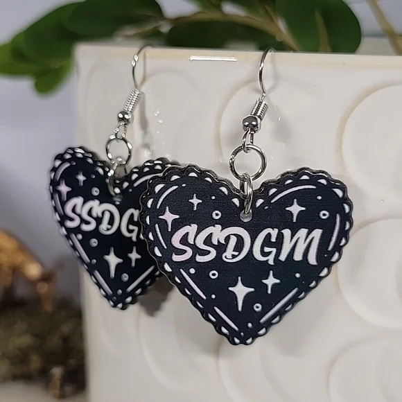 My Favorite Murder Earrings, Stay Sexy and Don't Get Murdered, drop earrings - Picture 5 of 7